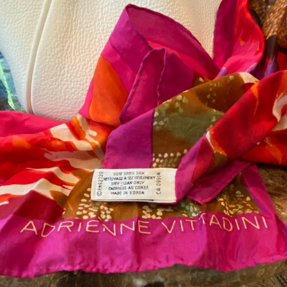 BEAUTIFUL DOONEY TOTE & SILK SCARF! - Picture 6 of 11